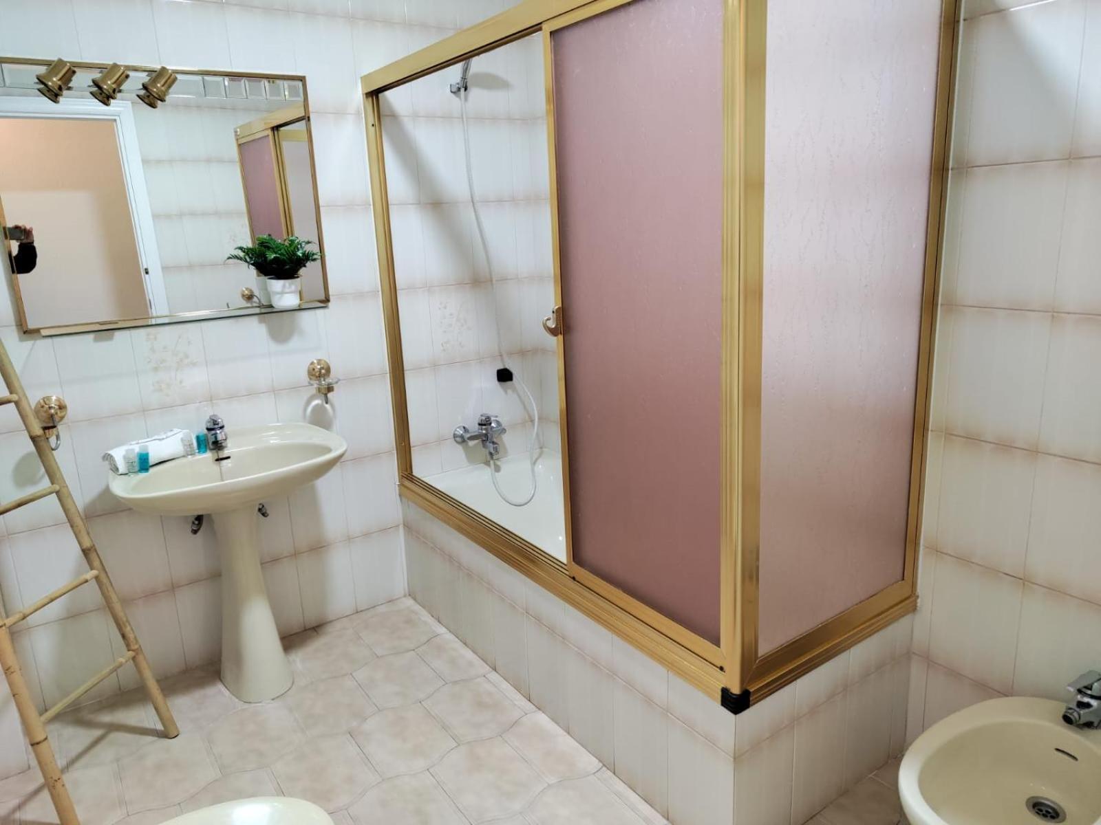 Wintowinrentals Your Home Steps From The Center Málaga Buitenkant foto